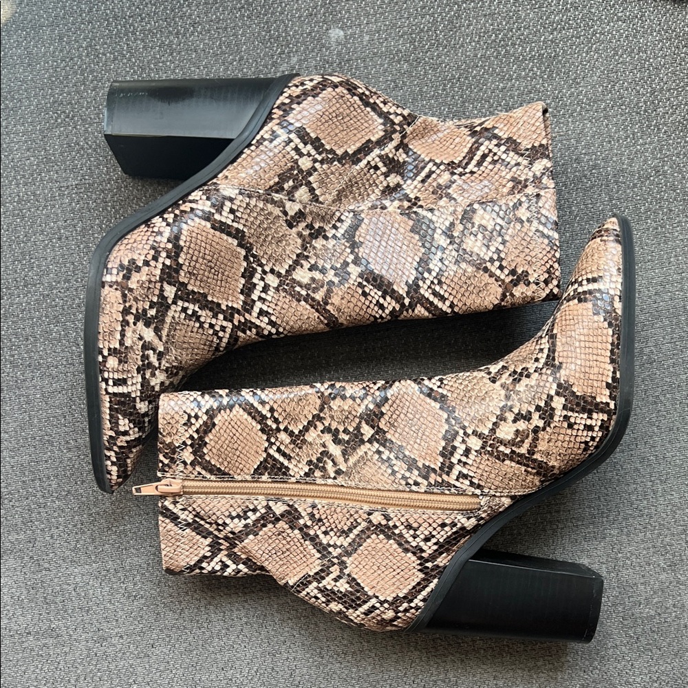 Lulu's Brown Snakeskin Pointed Boots